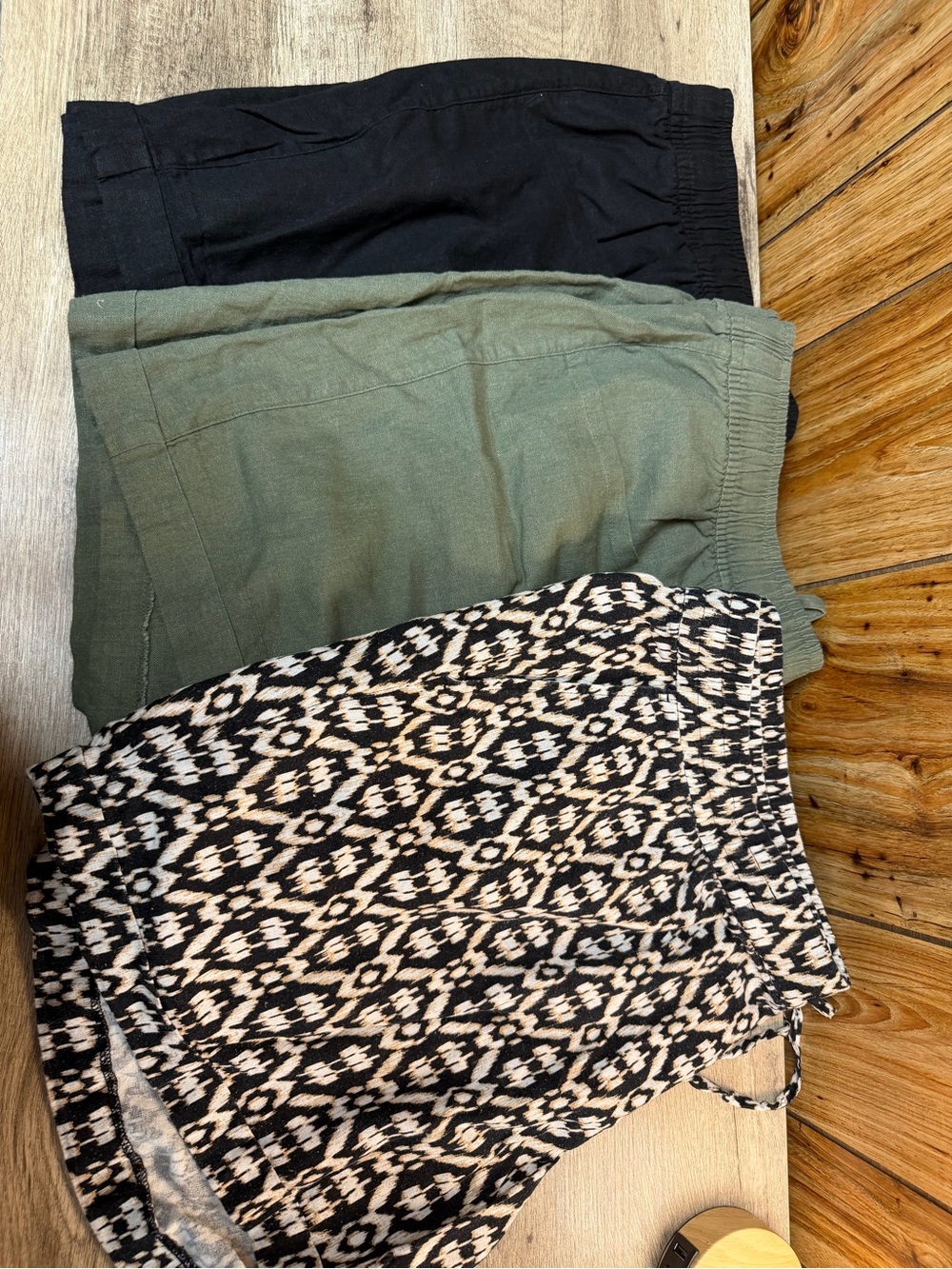 3 Pair Linen Old Navy Black, Olive and Black-White Patterned Women’s Shorts 3x